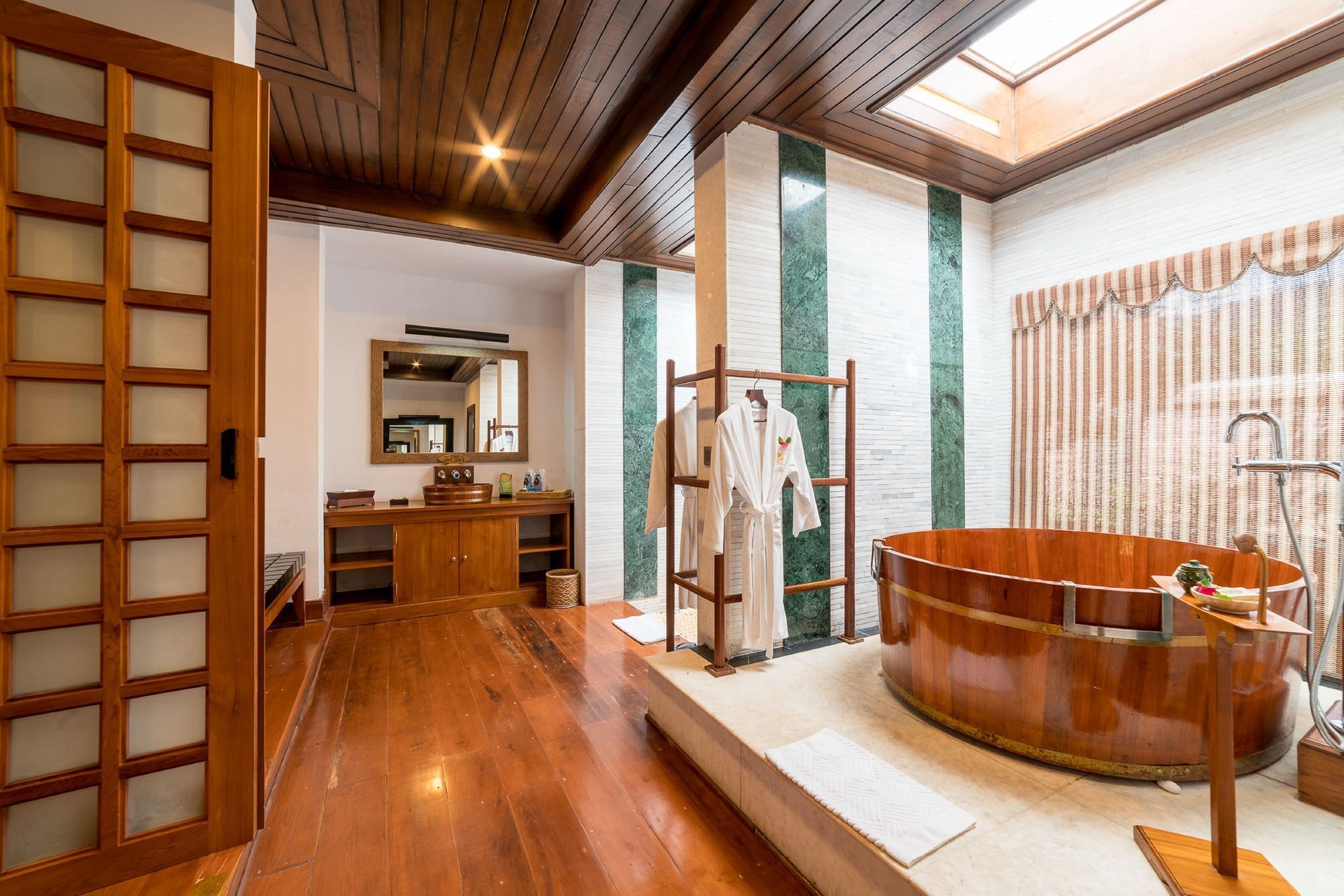 Aureum Palace Hotel & Resort Inle ยองชเว ภายนอก รูปภาพ